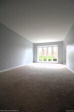 6895 Indian Creek Dr in West Bloomfield Township, MI - Building Photo - Building Photo