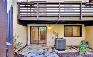 11817 Coopers Ct in Reston, VA - Building Photo - Building Photo