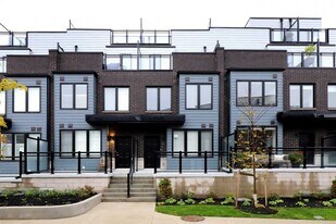 1155 Stroud Ln in Mississauga, ON - Building Photo