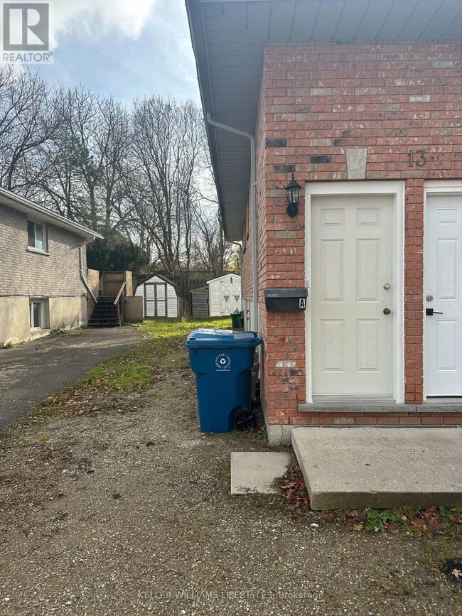 13 Inverness St in Stratford, ON - Building Photo - Building Photo