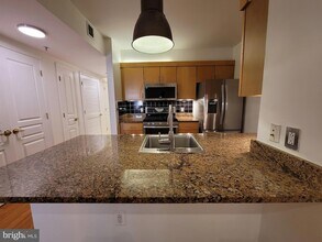 616 E St NW, Unit 1007 in Washington, DC - Foto de edificio - Building Photo