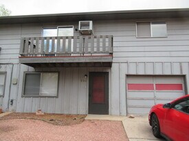 221 Columbia Rd in Colorado Springs, CO - Building Photo