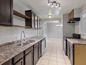 5937 NW 58th Terrace in Warr Acres, OK - Building Photo - Building Photo