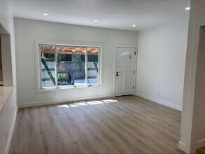 1802 Creekside Ln in Concord, CA - Building Photo - Building Photo
