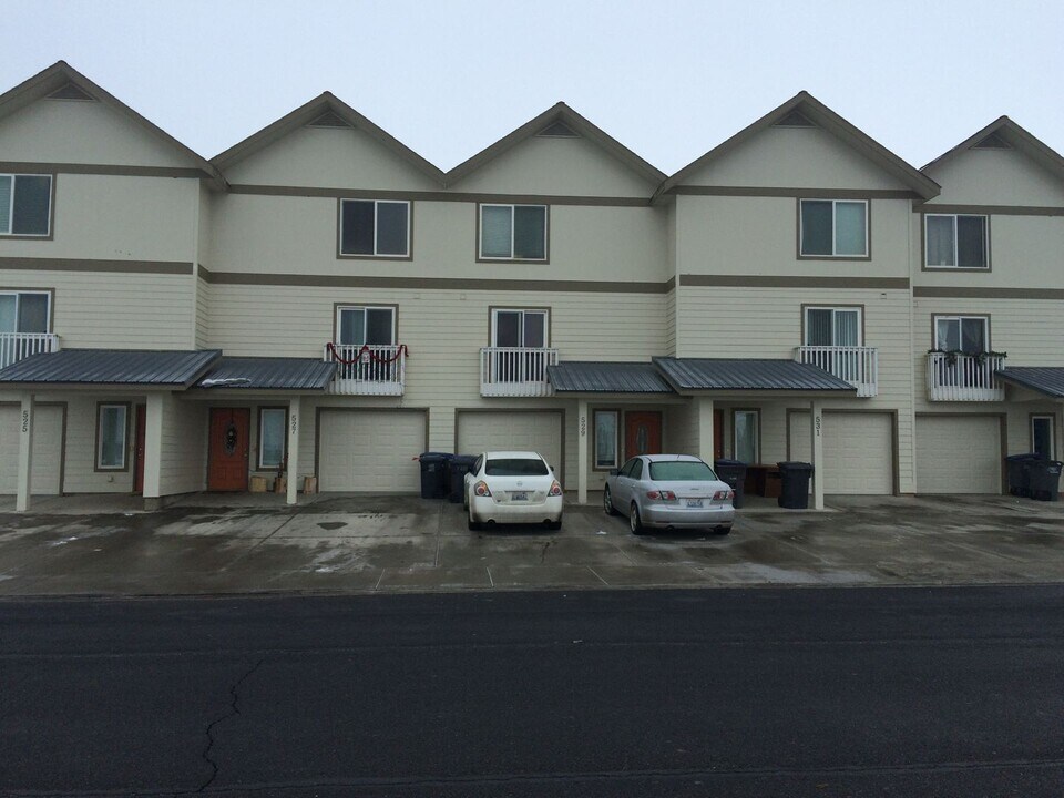 531 E St in Quincy, WA - Building Photo