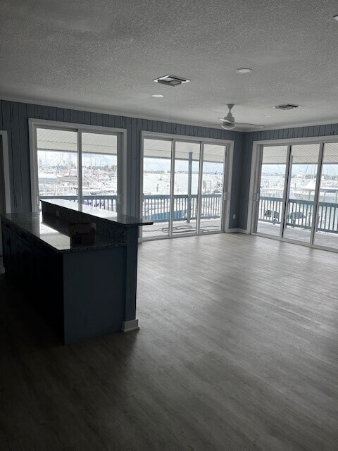 1120 Seaway Dr, Unit PYC Apt B in Fort Pierce, FL - Foto de edificio
