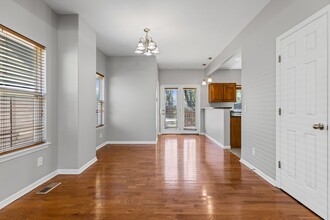 240 Treutland Ave in Nashville, TN - Foto de edificio - Building Photo