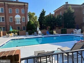 1109 N Pitt St in Alexandria, VA - Building Photo - Building Photo