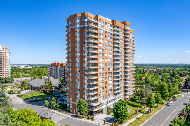 Mayfair on the Green II in Toronto, ON - Building Photo - Building Photo