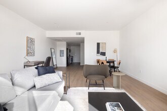 4805 Bakman Ave, Unit FL2-ID677 in Los Angeles, CA - Building Photo - Building Photo