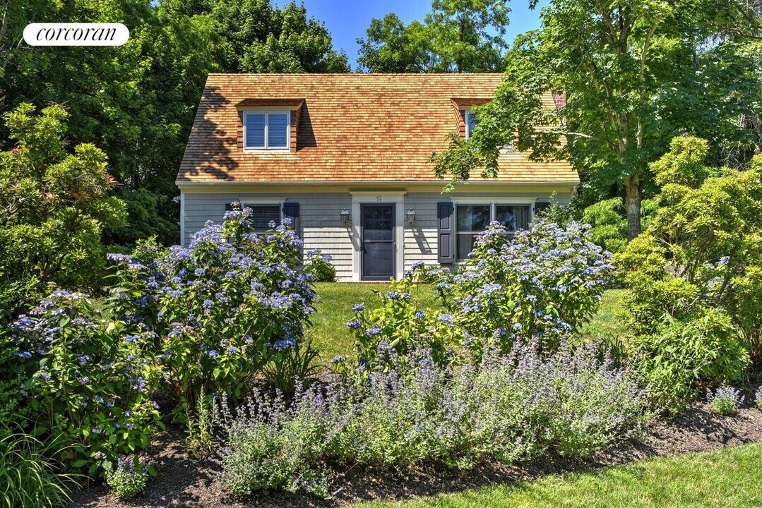 19 Princeton Rd in Sag Harbor, NY - Building Photo