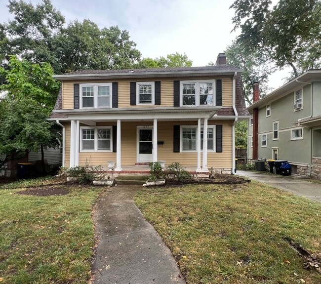 property at 5635 Kenwood Ave