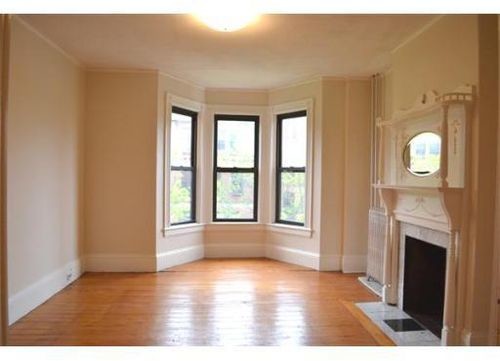 222 Washington St in Brookline, MA - Foto de edificio