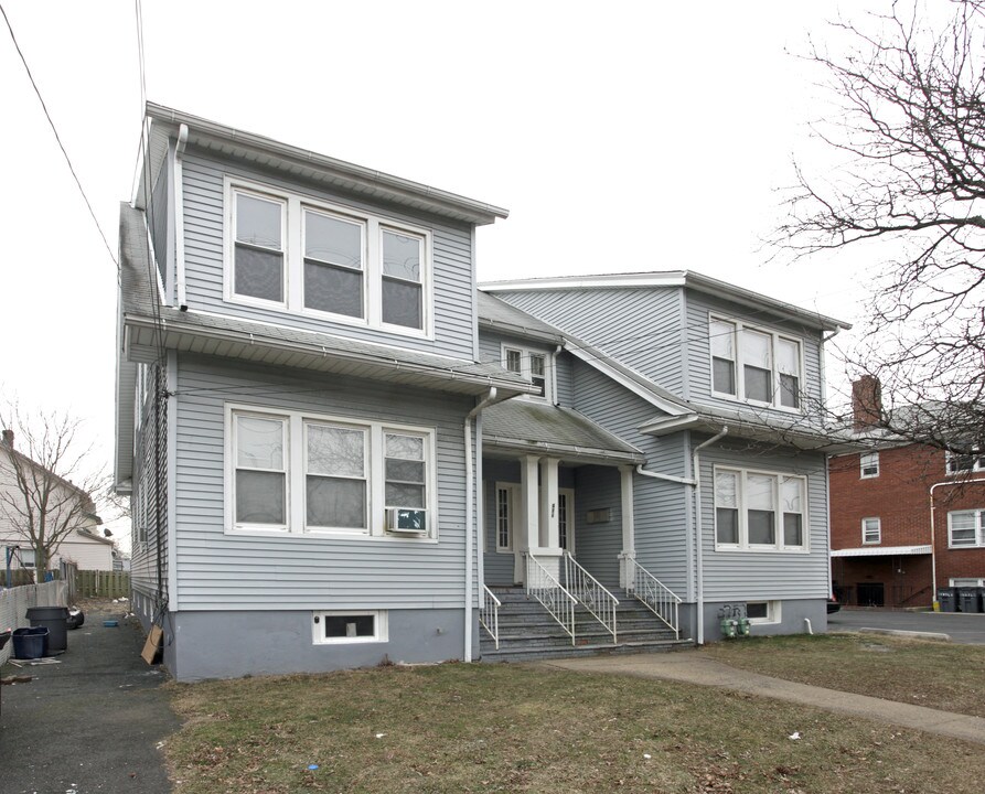 486 E 1st Ave in Roselle, NJ - Building Photo