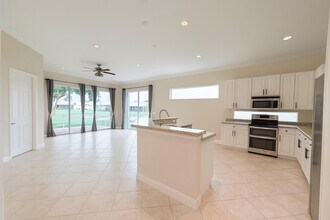 2394 Kemps Bay in Royal Palm Beach, FL - Foto de edificio - Building Photo