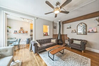 3010 Wisconsin Ave in Washington, DC - Building Photo - Building Photo