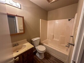 1226 W Hunt St, Unit 1228 in Sherman, TX - Building Photo - Building Photo