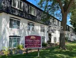 606 E McKinley Rd in Ottawa, IL - Building Photo