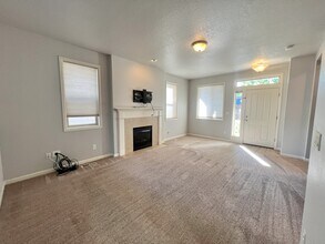 3075 Flame Tree Ln NW in Albany, OR - Building Photo - Building Photo