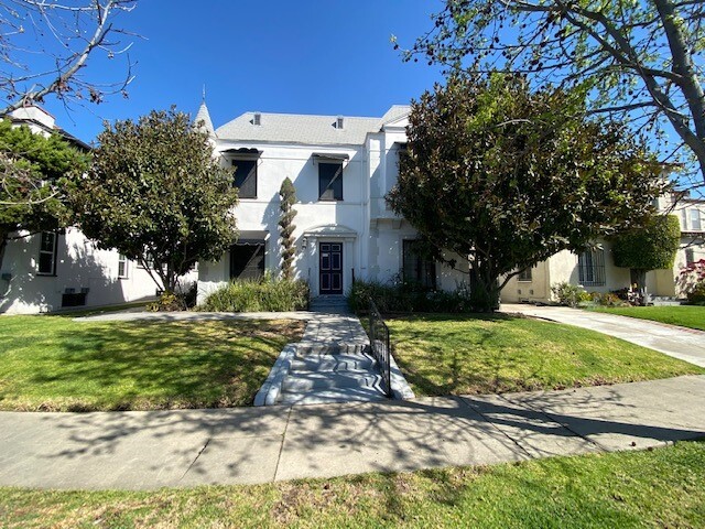 8123 Blackburn Ave in Los Angeles, CA - Building Photo