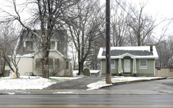 21215 Lorain Rd in Fairview Park, OH - Building Photo