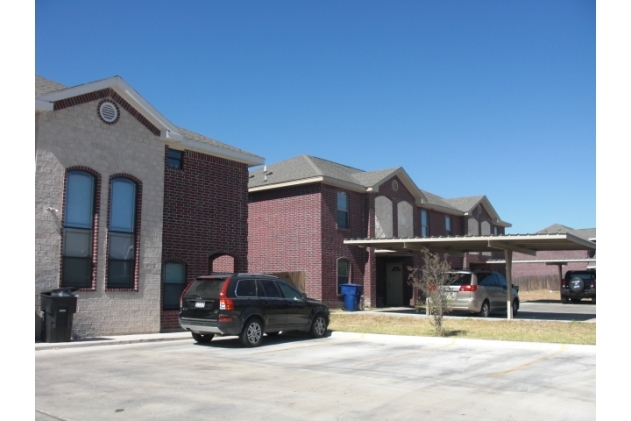 416 S 49th St in McAllen, TX - Foto de edificio - Building Photo