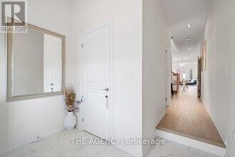 52 Velvet Dr in Whitby, ON - Building Photo - Building Photo