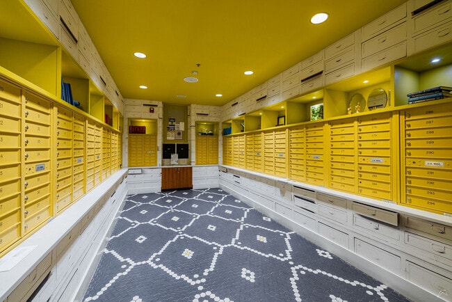 1989 Main in Kansas City, MO - Building Photo - Building Photo