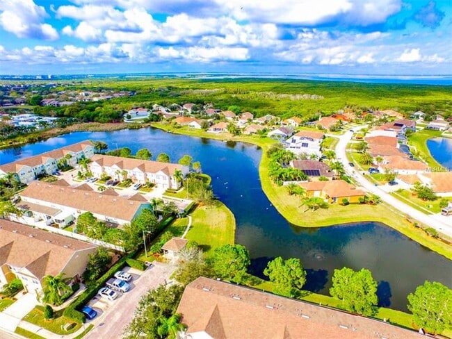 569 Vallance Way NE in St. Petersburg, FL - Building Photo - Building Photo