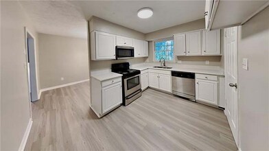 321 Tarragon Way SW in Atlanta, GA - Building Photo - Building Photo