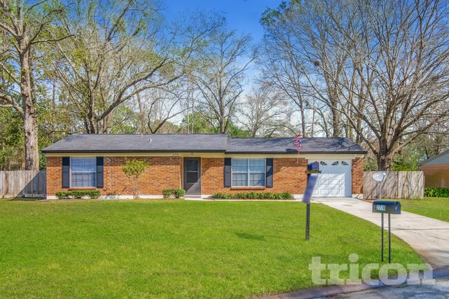property at 2718 Pinewood Blvd N