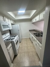 15009 Moorpark St in Los Angeles, CA - Building Photo - Building Photo