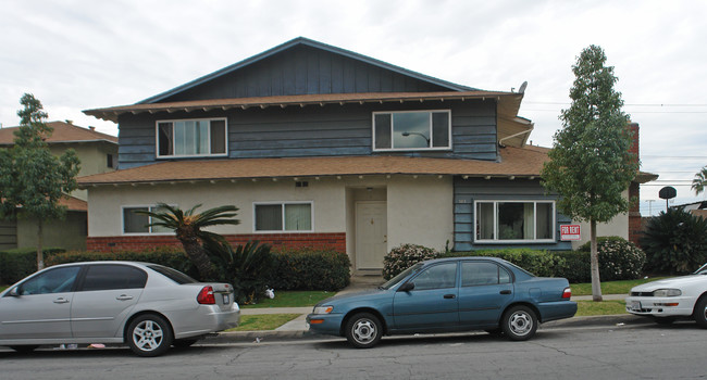 383 N Prospero Dr in Covina, CA - Foto de edificio - Building Photo