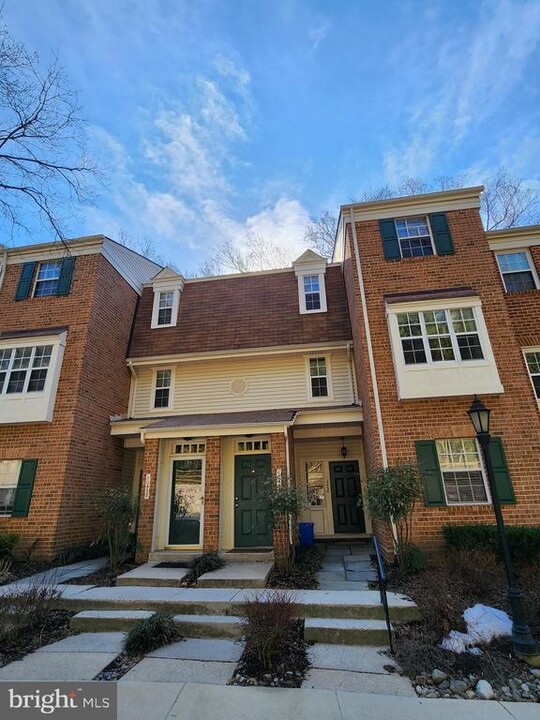 10456 Parthenon Ct in Bethesda, MD - Building Photo