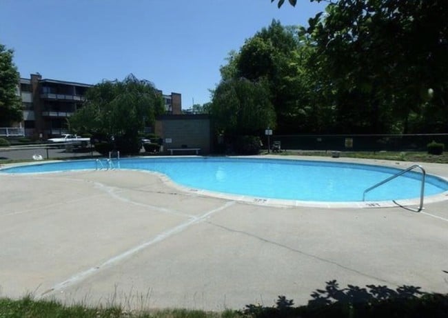 157 Bull Hill Ln, Unit 203 in West Haven, CT - Building Photo - Building Photo