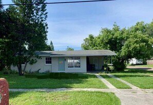 4716 W Wisconsin Ave in Tampa, FL - Building Photo