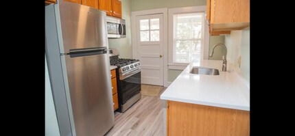 5 Oak St, Unit 5B Oak in Branford, CT - Foto de edificio - Building Photo