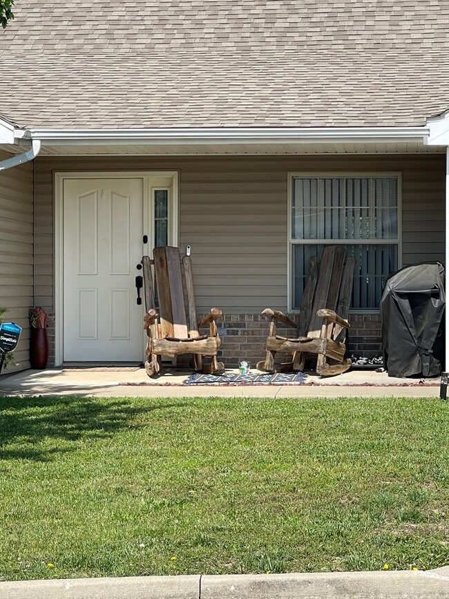 100 Pioneer Ct in Waynesville, MO - Building Photo - Building Photo
