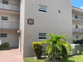 719 Lori Dr in Palm Springs, FL - Building Photo - Building Photo