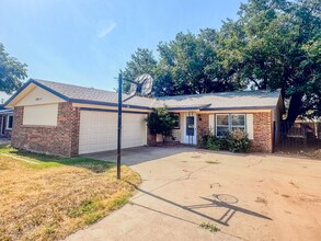 5011 52nd St in Lubbock, TX - Building Photo - Building Photo