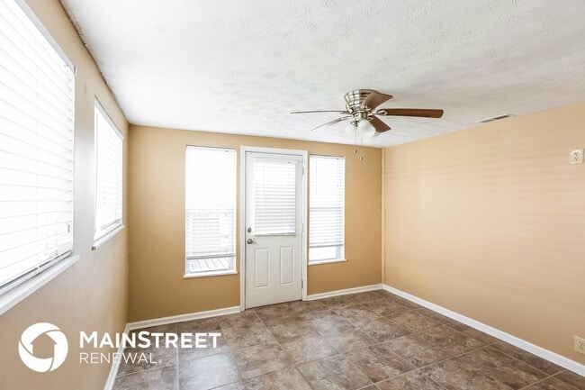 5934 Parterra Dr in Indianapolis, IN - Foto de edificio - Building Photo