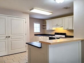 1907 Maria Isabel Dr, Unit B in Weslaco, TX - Building Photo - Building Photo