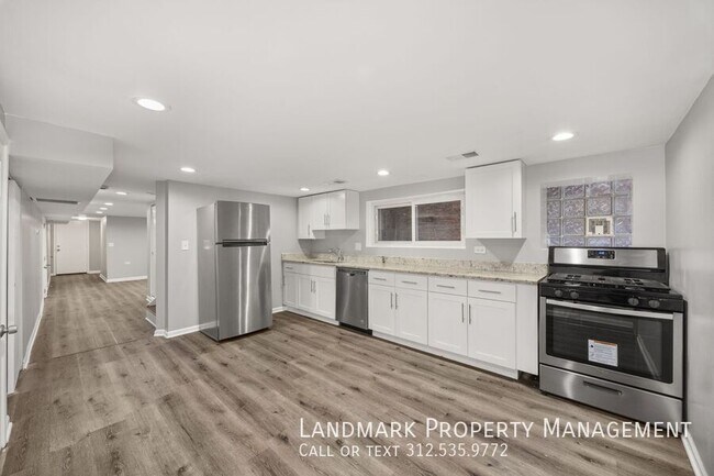 3817 N Sawyer Ave in Chicago, IL - Building Photo - Building Photo