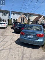 310 Oakdale Ave in St Catharines, ON - Building Photo