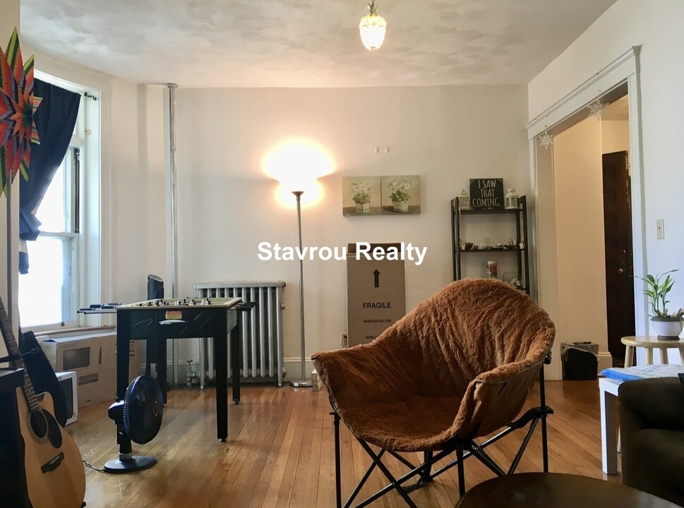 1677 Beacon St, Unit 2 in Brookline, MA - Building Photo