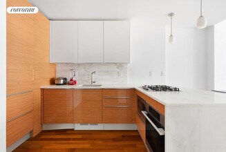 130-132 W 20th St in New York, NY - Building Photo - Building Photo