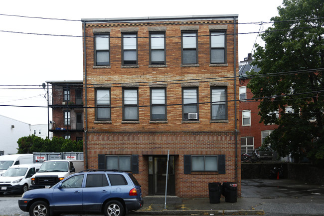 Winnisimmet Street in Chelsea, MA - Foto de edificio - Building Photo