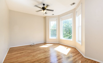 835 N Damen Ave, Unit 2nd floor in Chicago, IL - Foto de edificio - Building Photo
