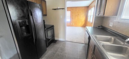 2021 Kenwood Ave in Fort Wayne, IN - Building Photo - Building Photo