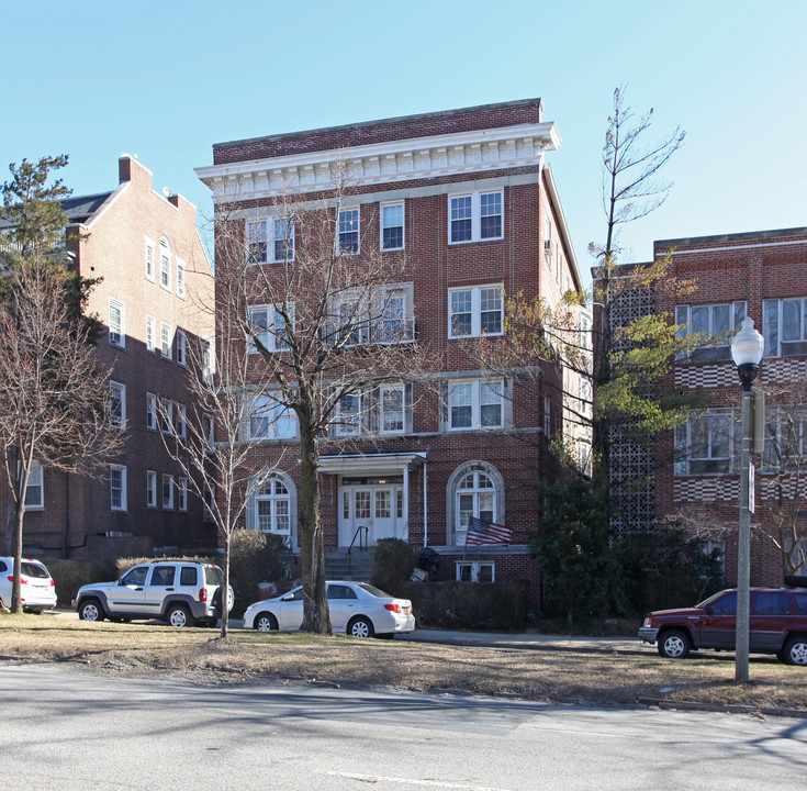 3203 N Charles St in Baltimore, MD - Foto de edificio